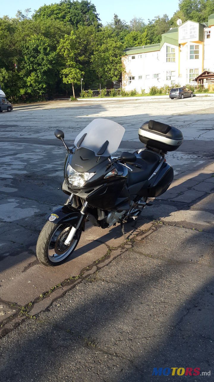 2006' Honda Deauville 700 photo #4