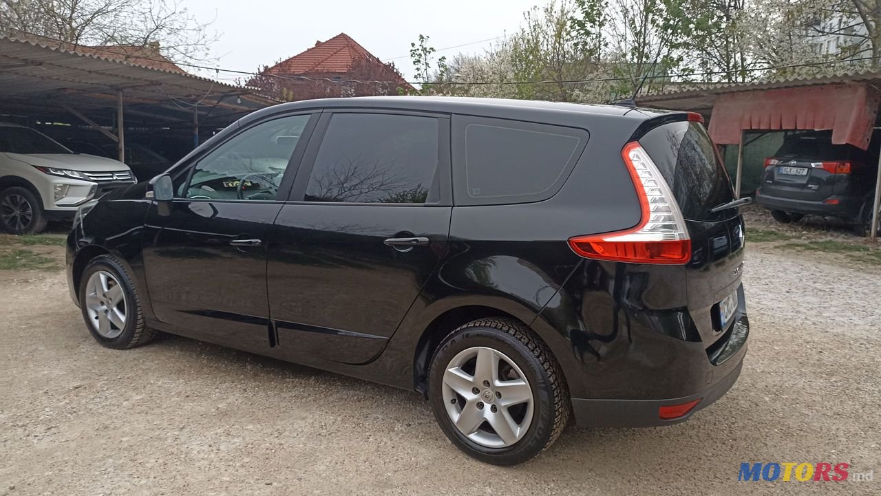 2013' Renault Grand Scenic photo #4