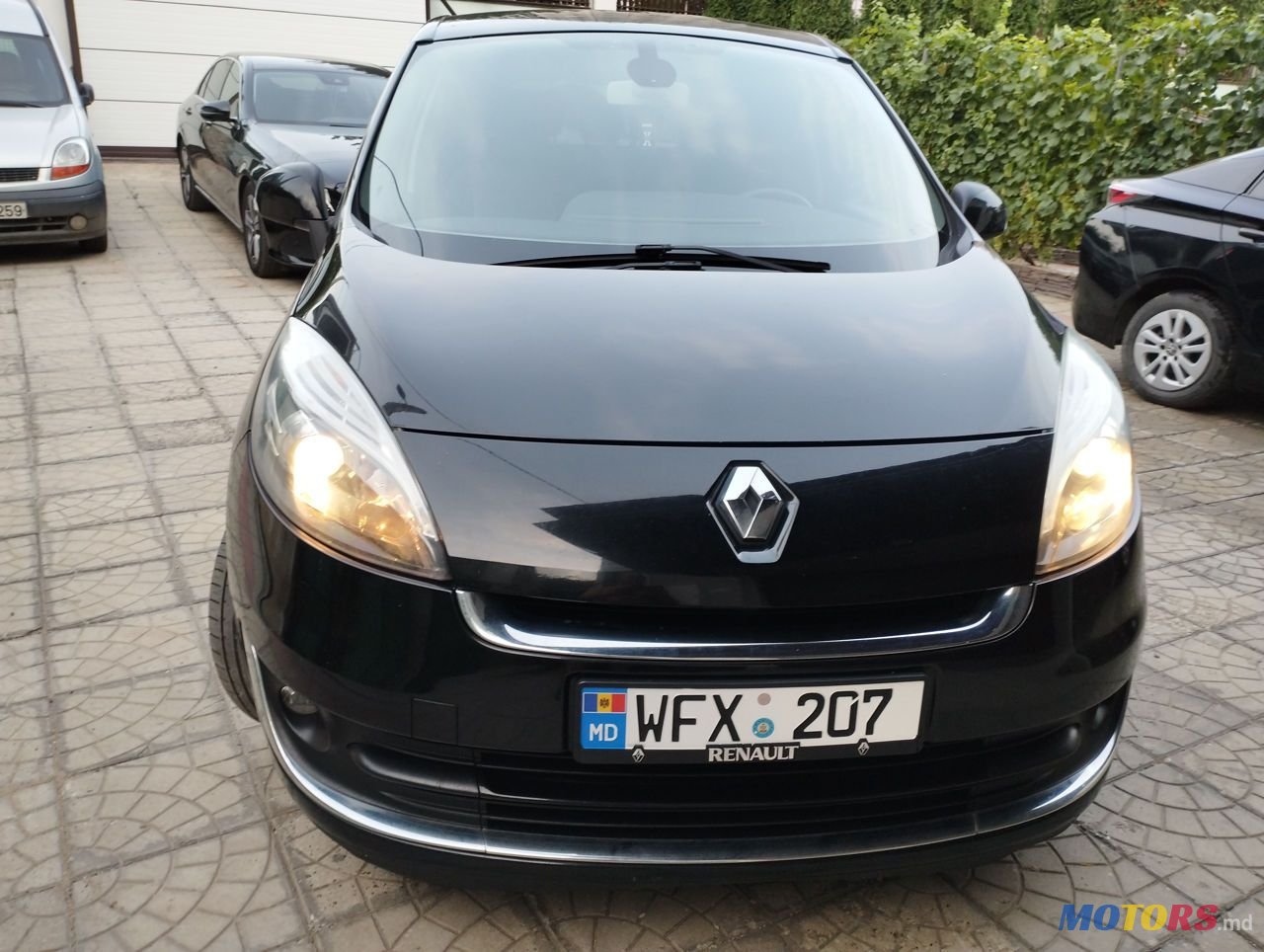 2012' Renault Grand Scenic photo #2