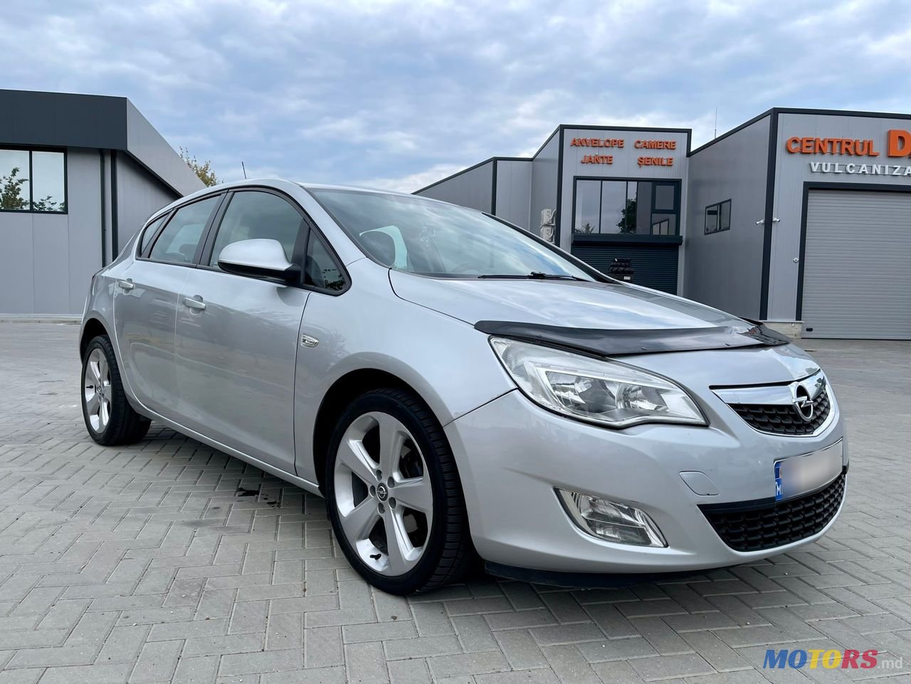 2011' Opel Astra photo #2