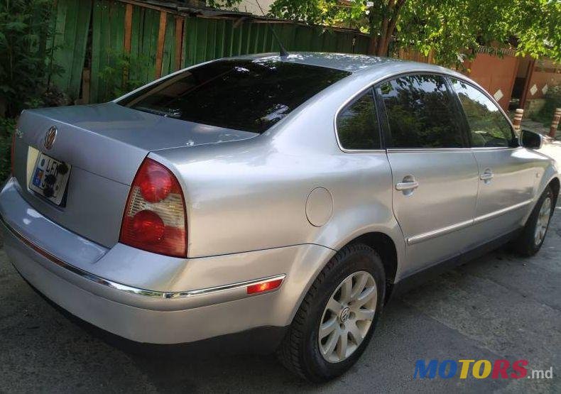 2001' Volkswagen Passat photo #1