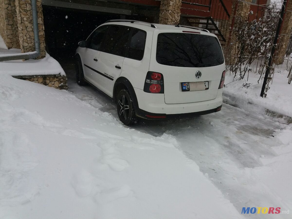 2010' Volkswagen Cross Touran Swiss Edition photo #6