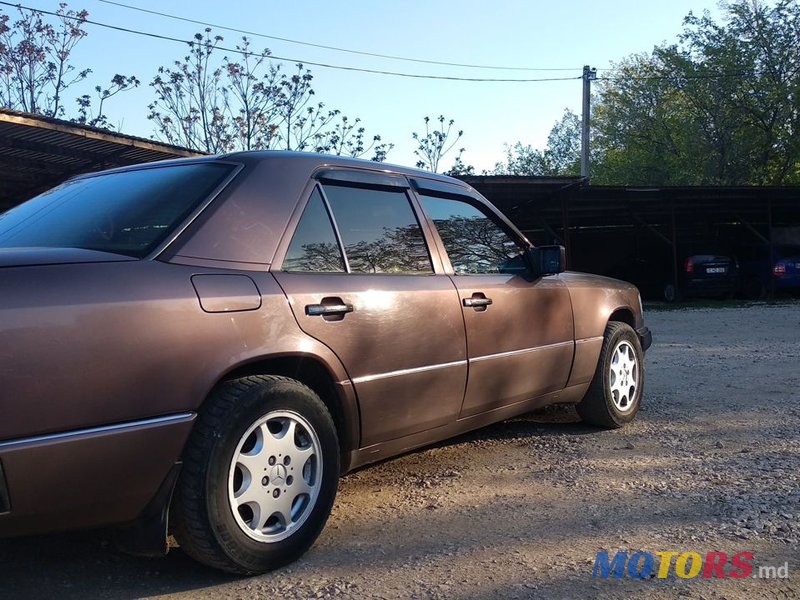 1993' Mercedes-Benz W124 photo #6