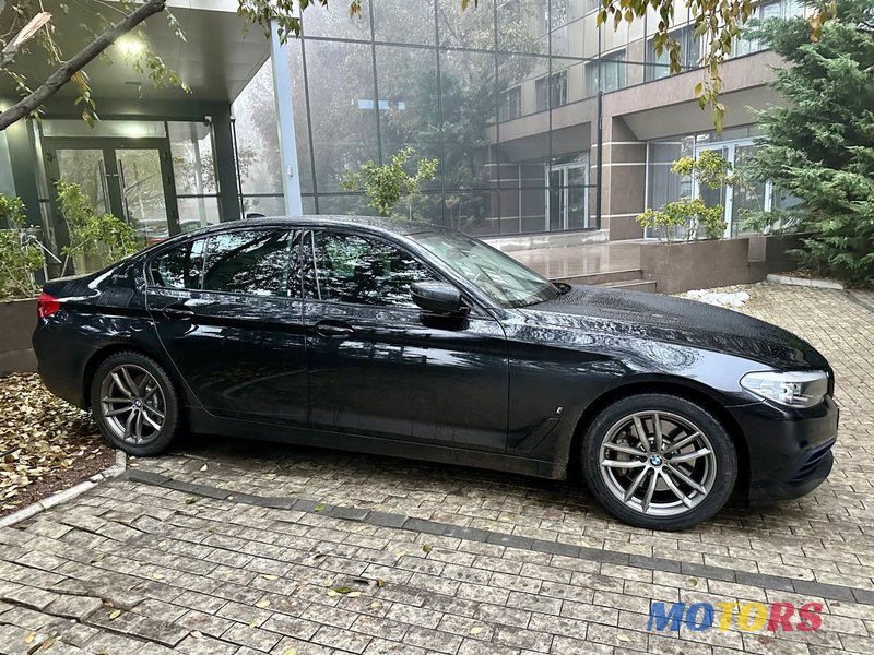 2020' BMW 5 Series photo #2