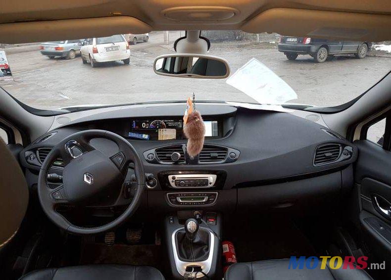 2015' Renault Grand Scenic photo #2