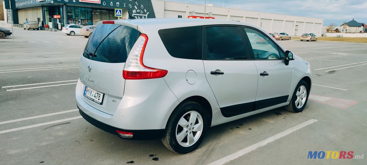2013' Renault Grand Scenic photo #5