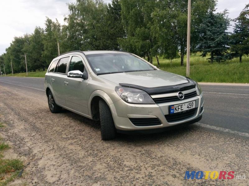 2005' Opel Astra photo #1