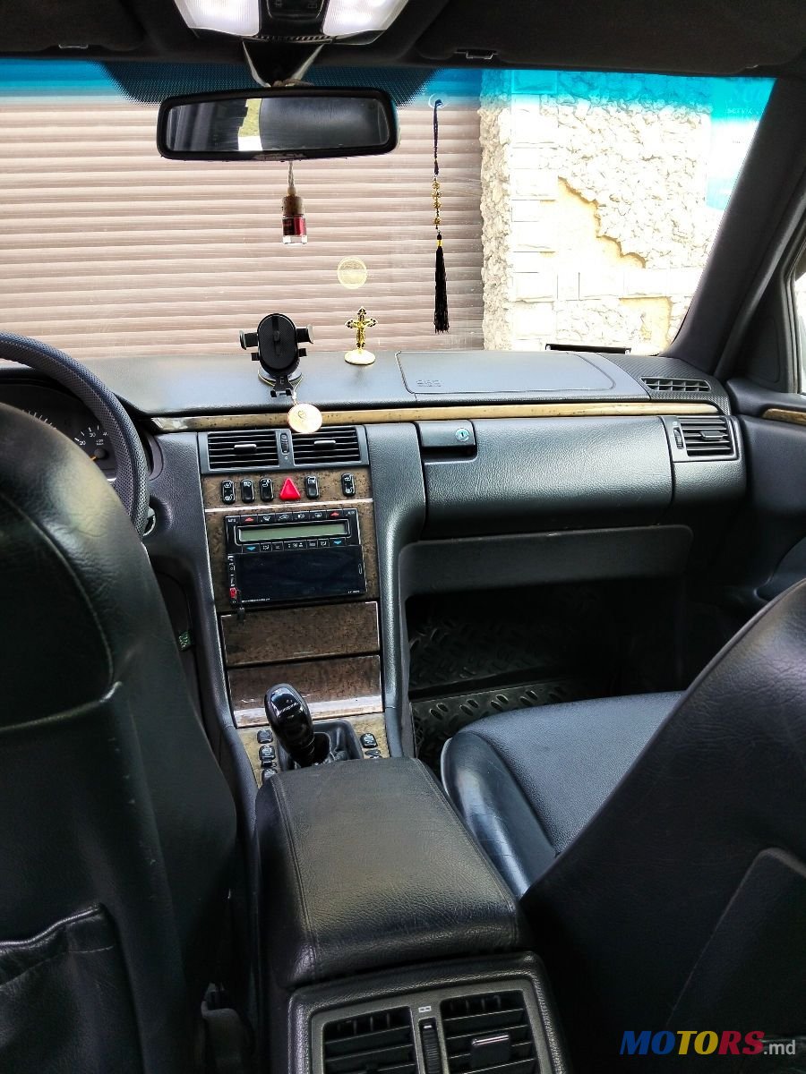 2000' Mercedes-Benz E-Class photo #6