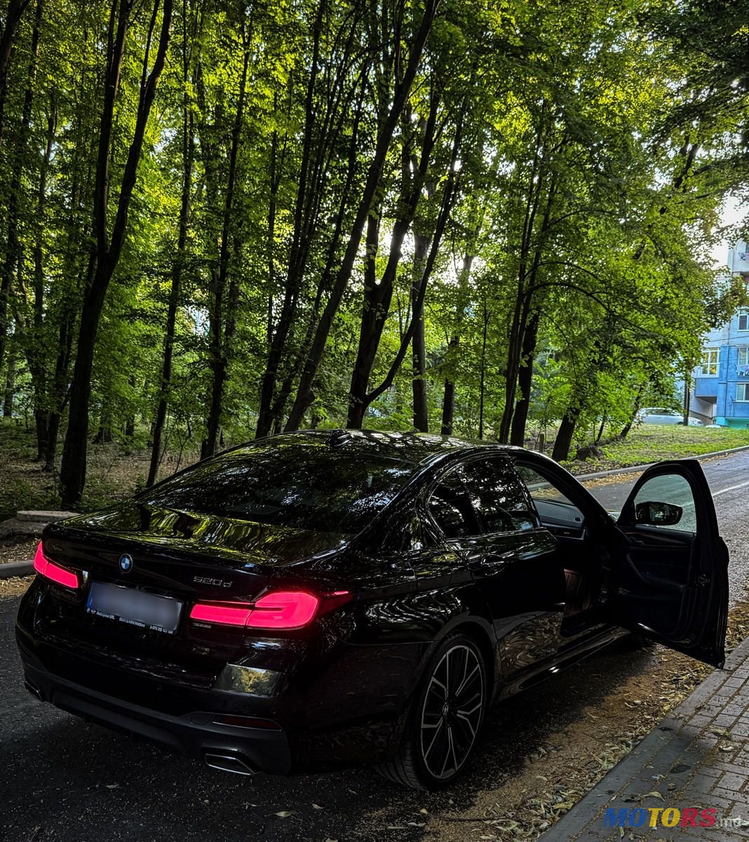 2021' BMW 5 Series photo #2