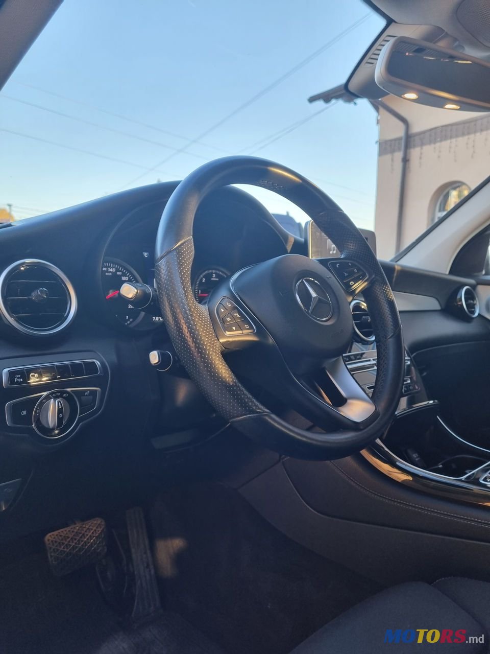 2017' Mercedes-Benz GLC photo #6