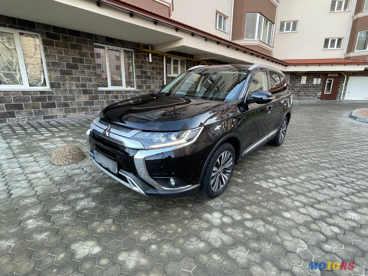 2018' Mitsubishi Outlander photo #2