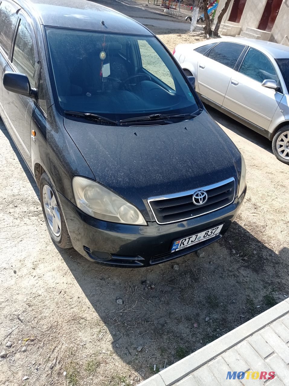 2002' Toyota Avensis Verso photo #2