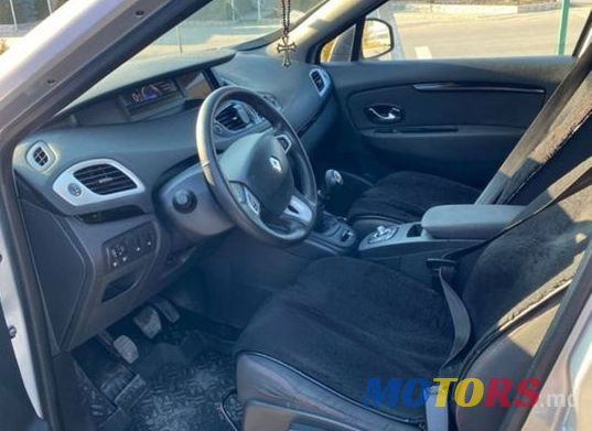 2012' Renault Scenic photo #5