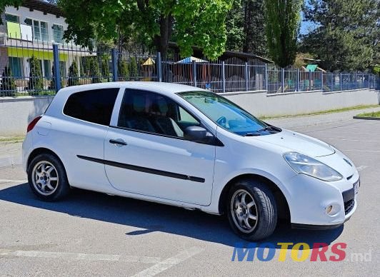 2011' Renault Clio photo #4