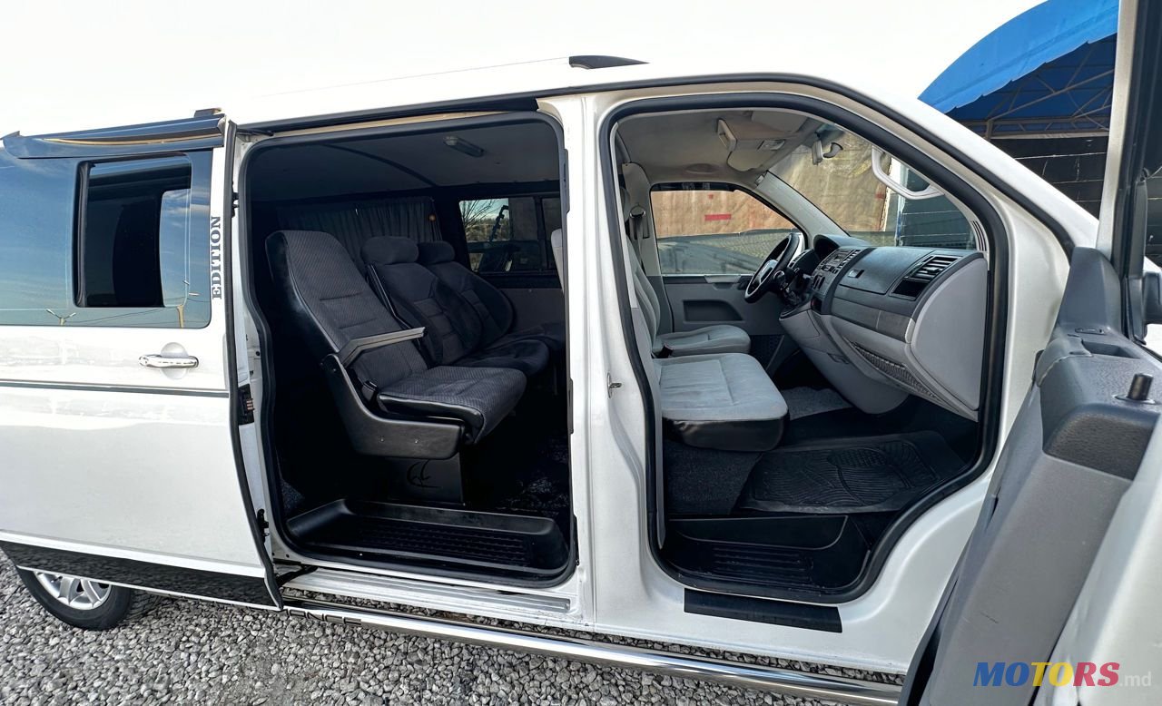 2005' Volkswagen Transporter photo #5