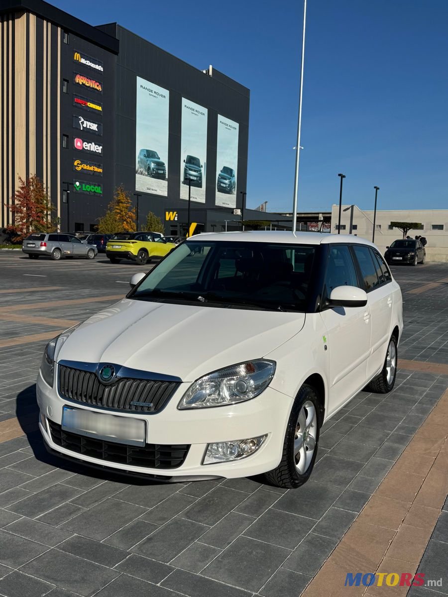 2012' Skoda Fabia photo #1