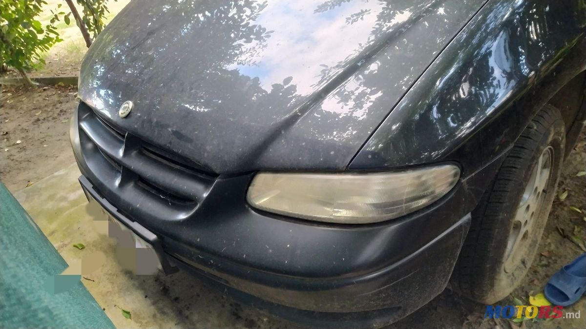 1999' Chrysler Voyager photo #1