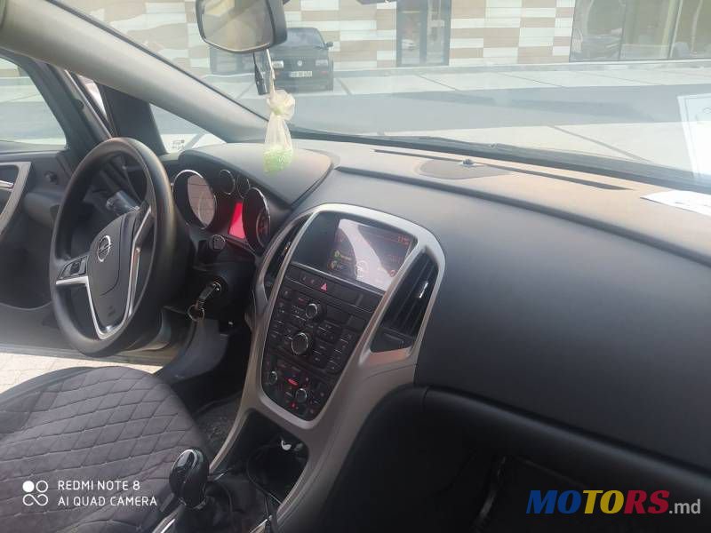 2012' Opel Astra photo #5