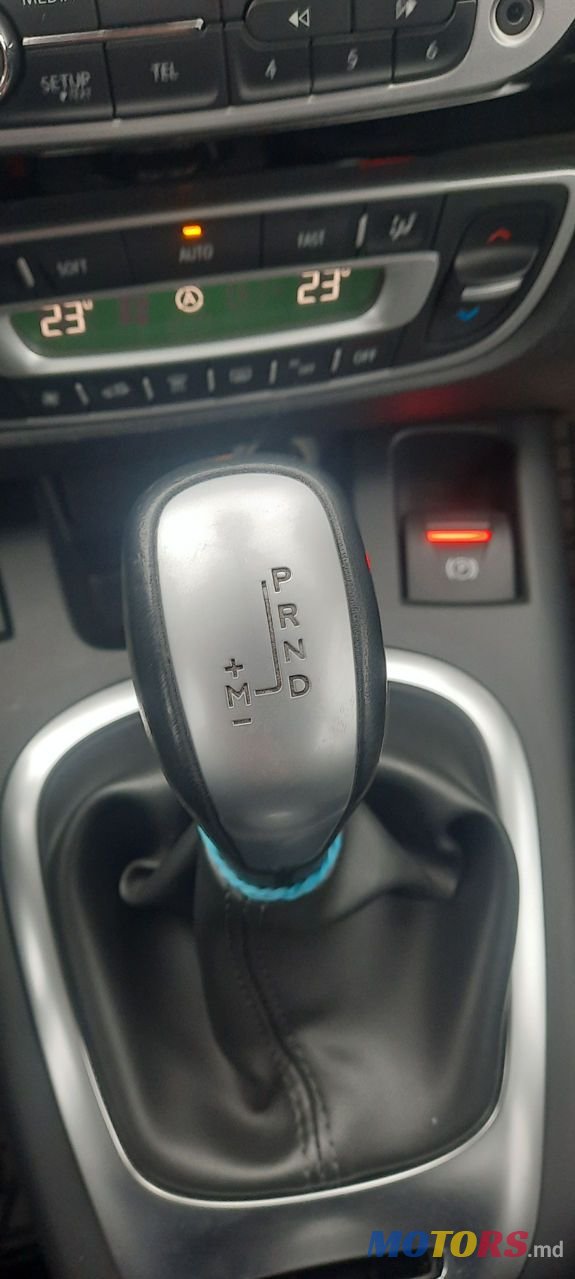 2013' Renault Scenic photo #2