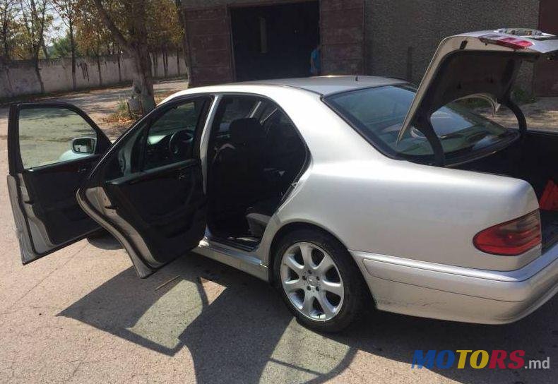 2000' Mercedes-Benz E photo #2