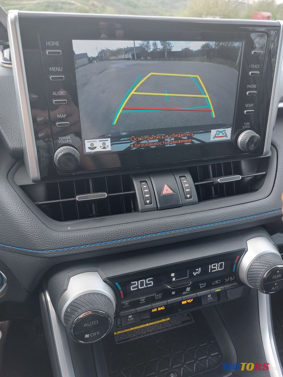 2019' Toyota RAV4 photo #4