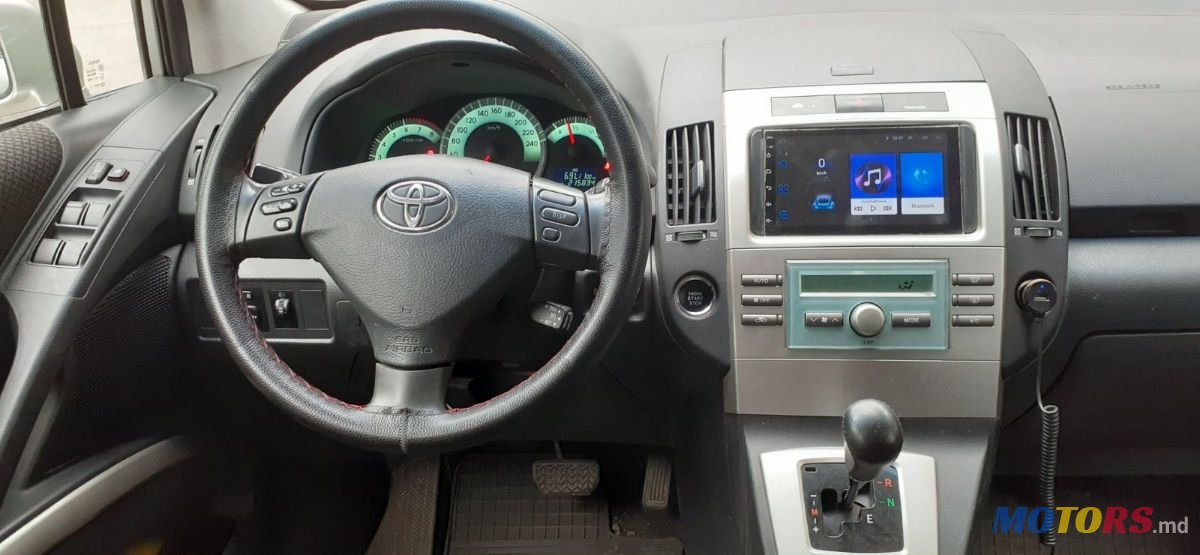 2005' Toyota Corolla Verso photo #6