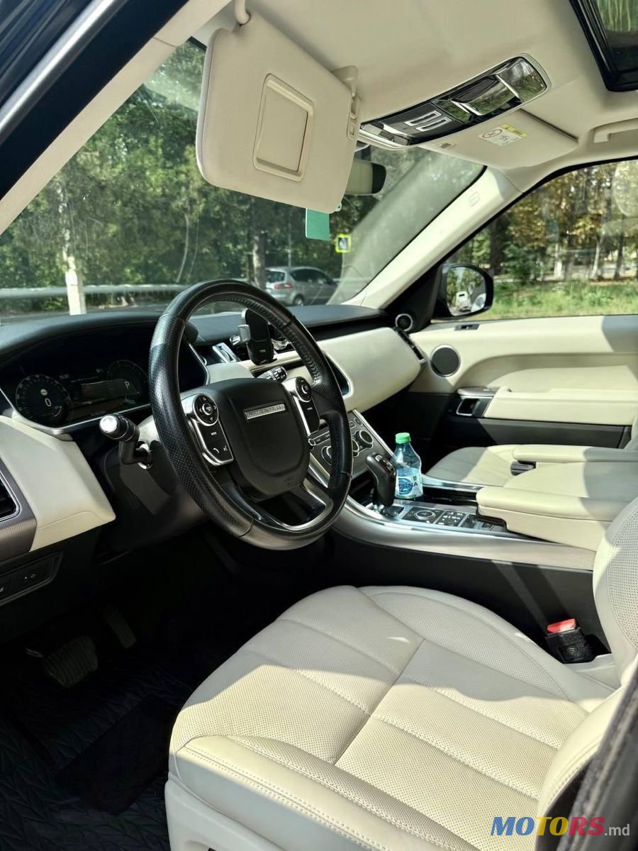 2017' Land Rover Range Rover Sport photo #3