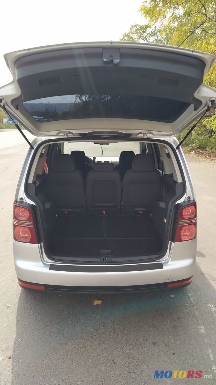 2008' Volkswagen Touran photo #4