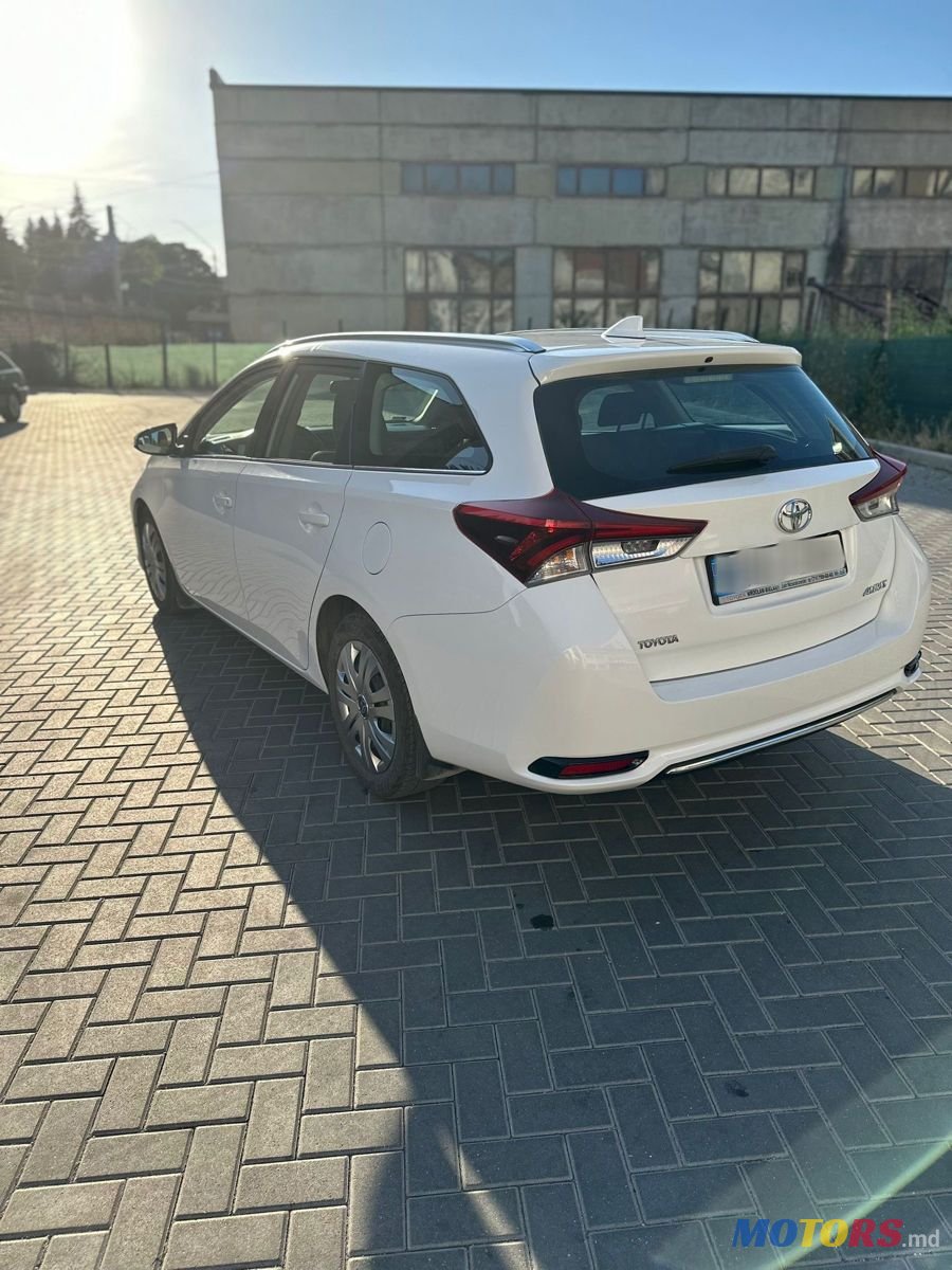 2016' Toyota Auris photo #5