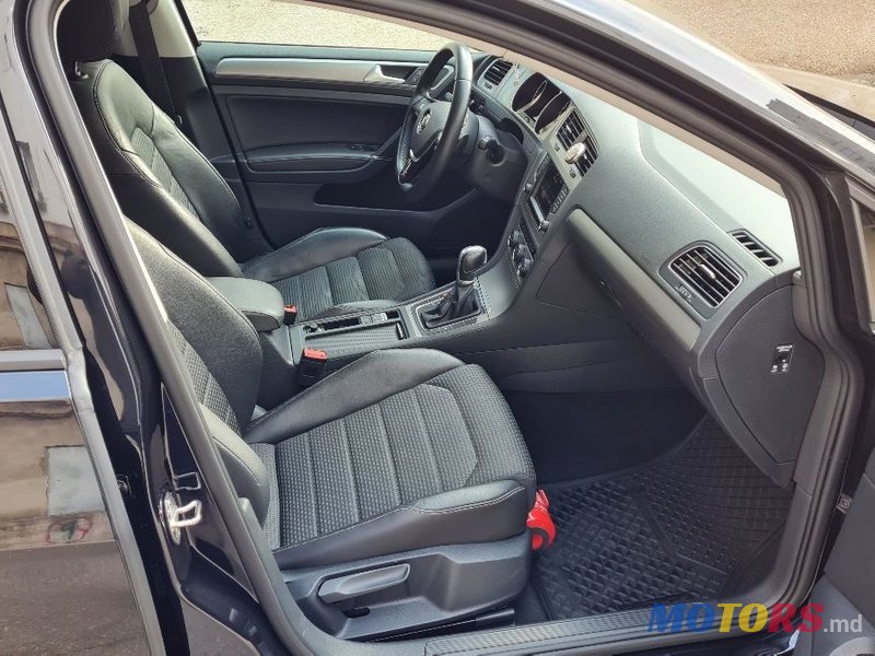 2016' Volkswagen Golf photo #6