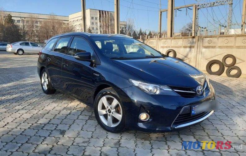 2013' Toyota Auris photo #1