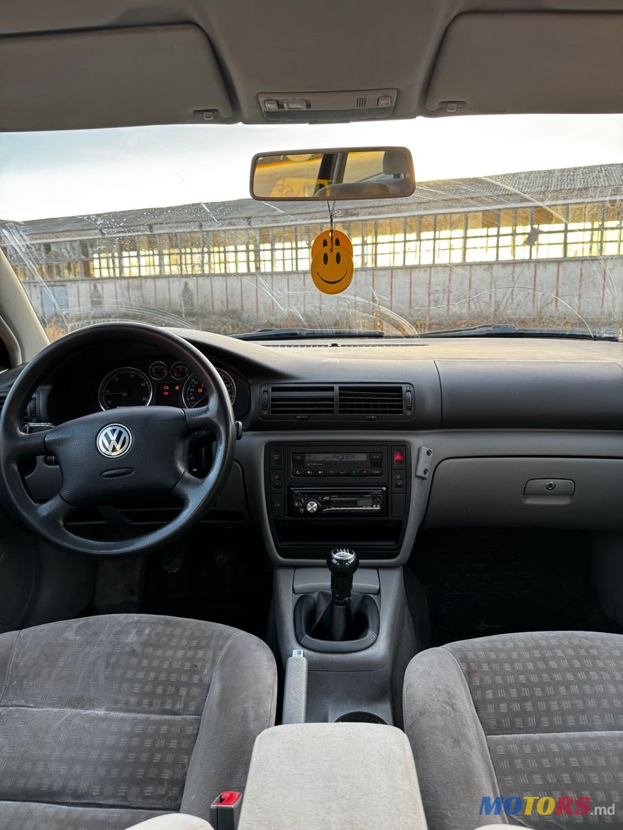 2002' Volkswagen Passat photo #6