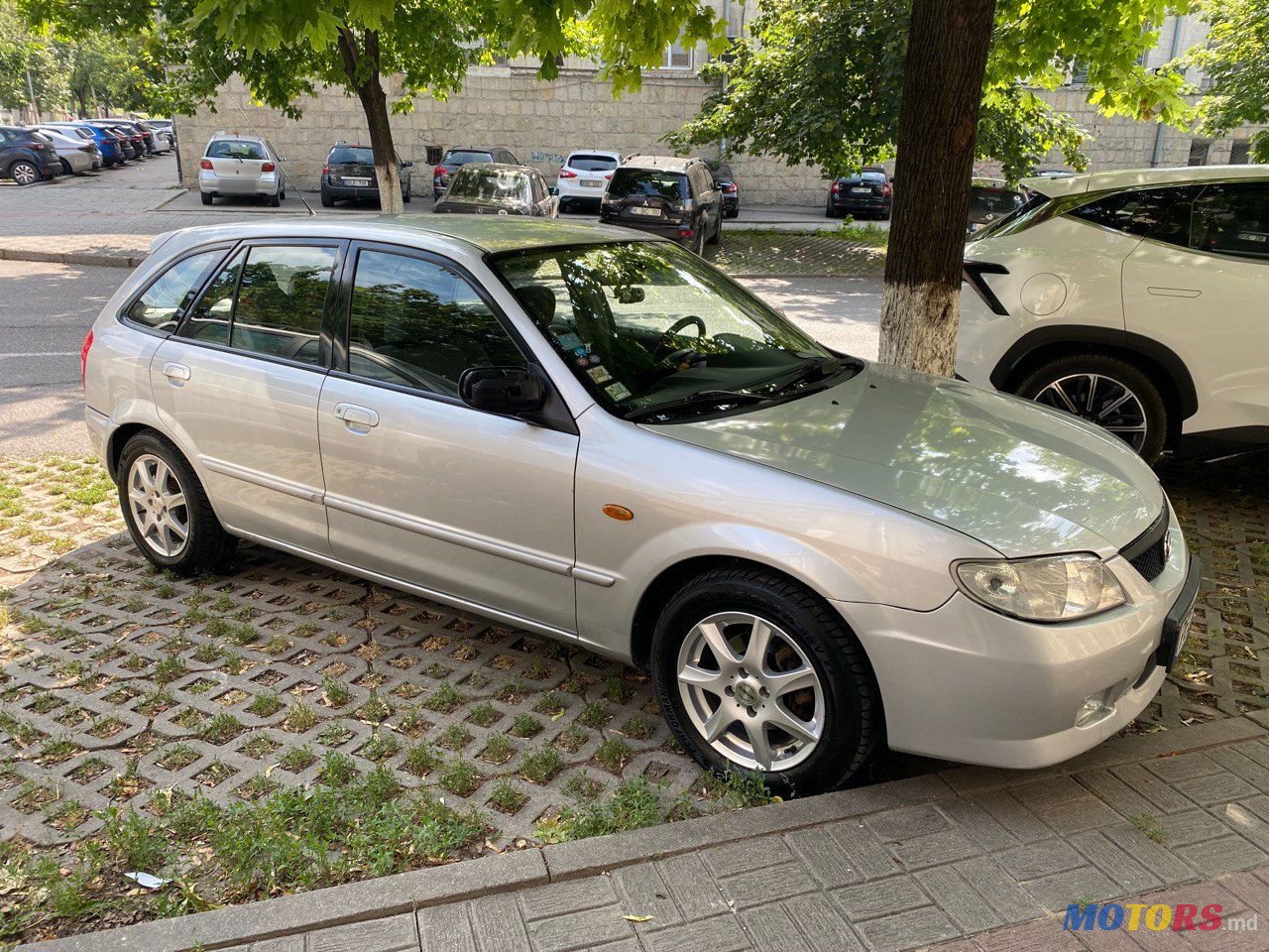 2001' Mazda 323 photo #6
