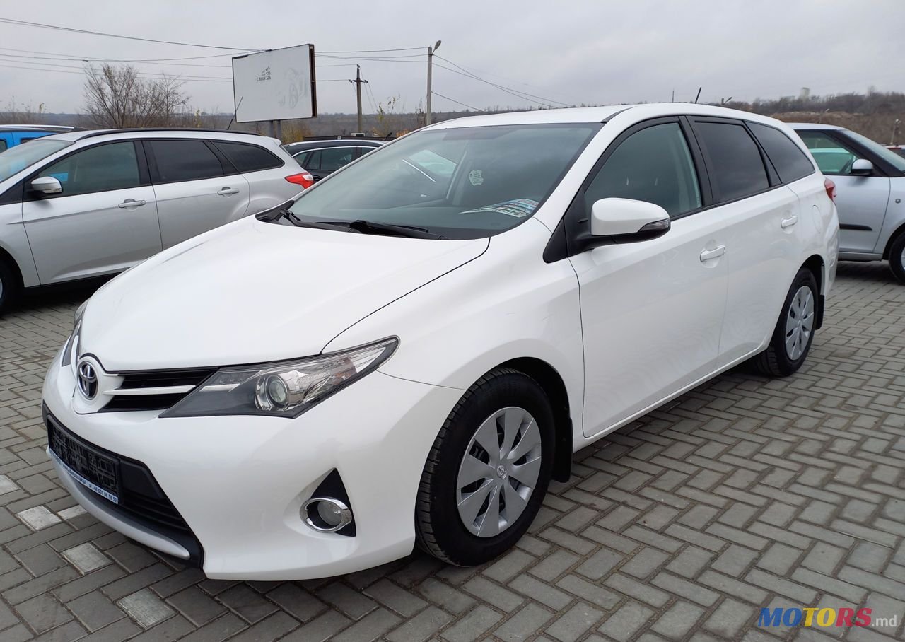 2015' Toyota Auris photo #2