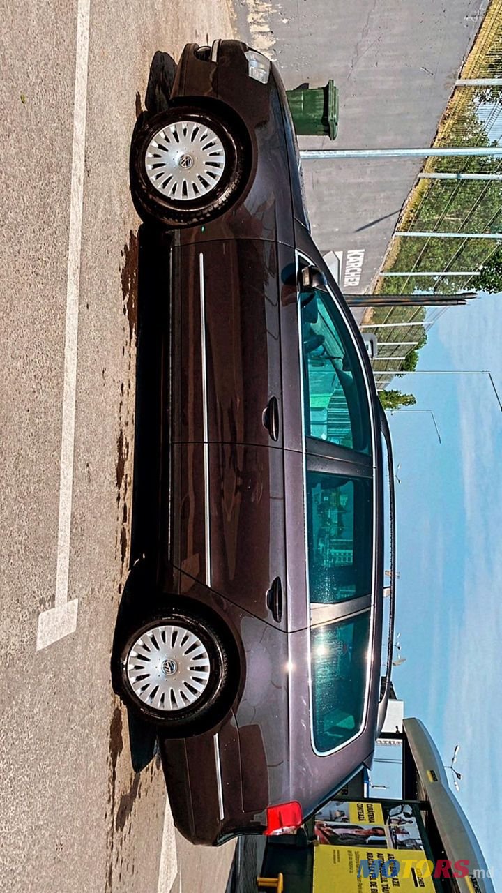 2010' Volkswagen Passat photo #4