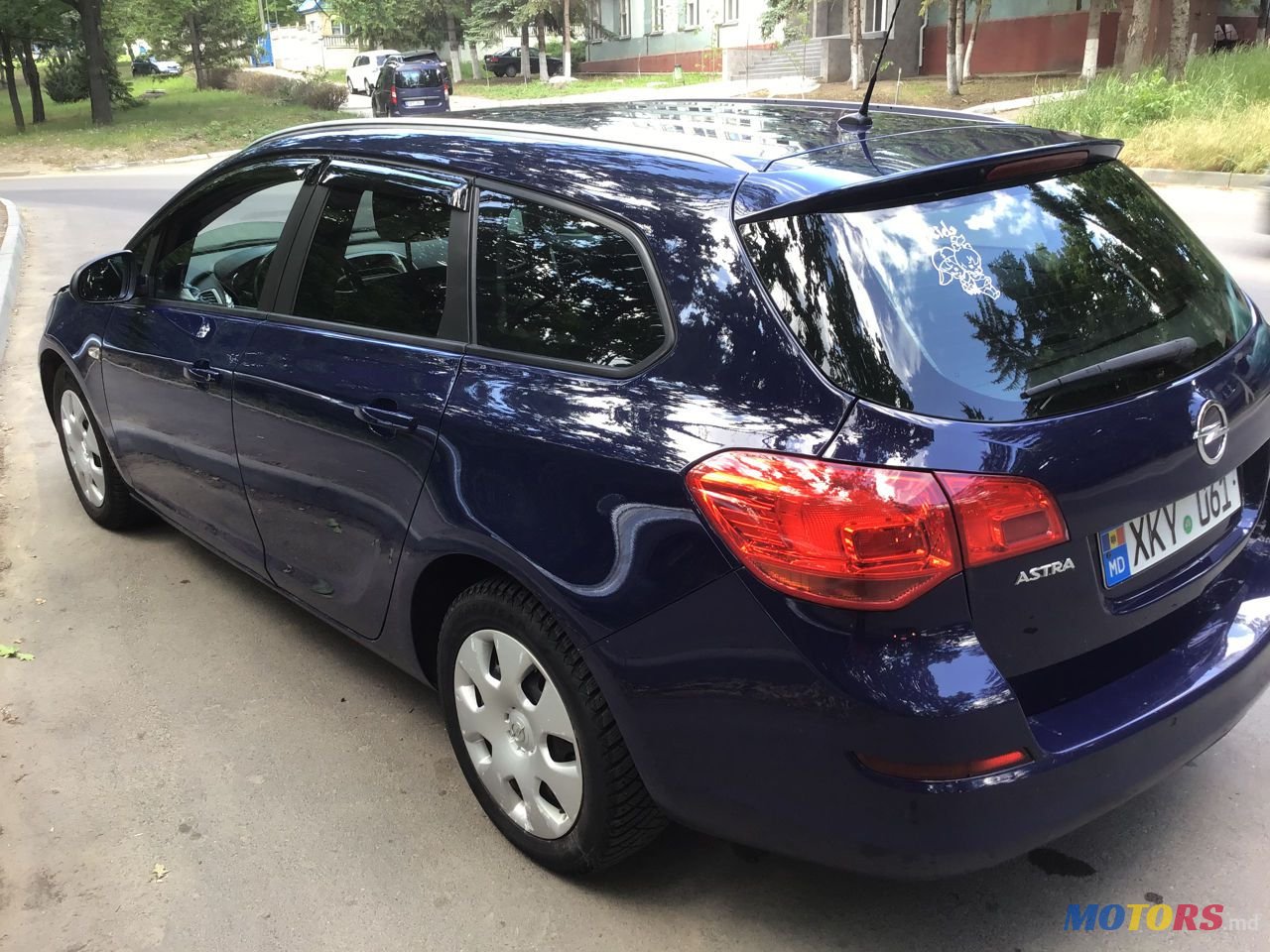 2012' Opel Astra photo #1