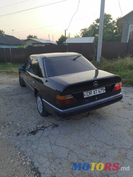 1992' Mercedes-Benz 124 photo #2