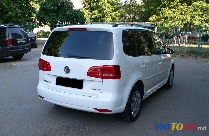 2011' Volkswagen Touran photo #5