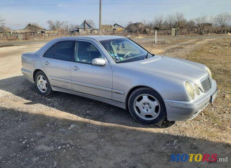 2000' Mercedes-Benz E photo #3