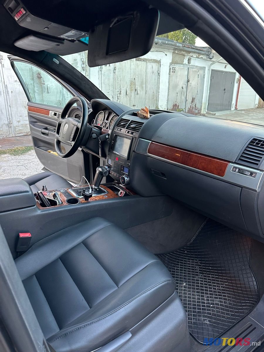 2004' Volkswagen Touareg photo #6