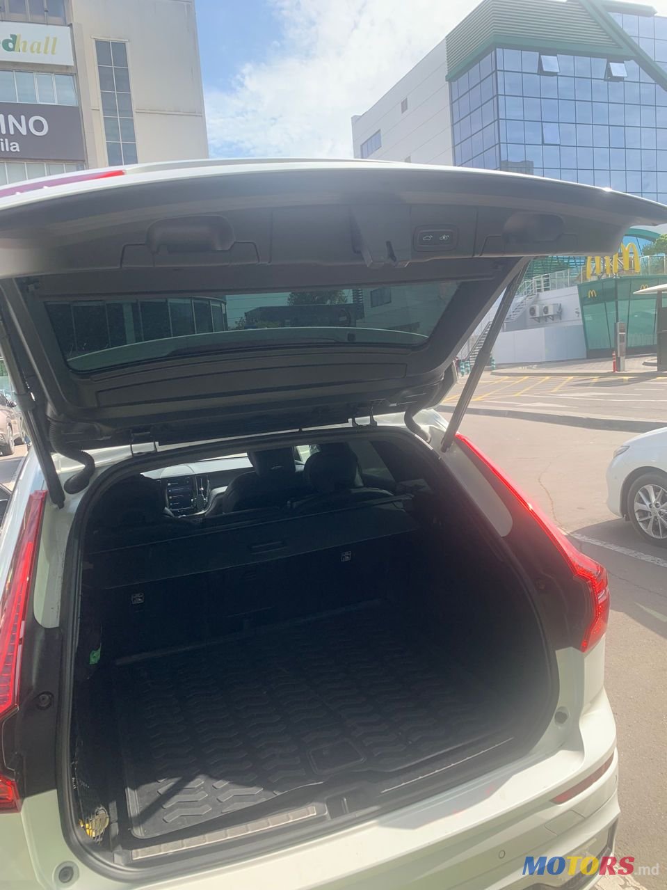 2022' Volvo XC60 photo #6