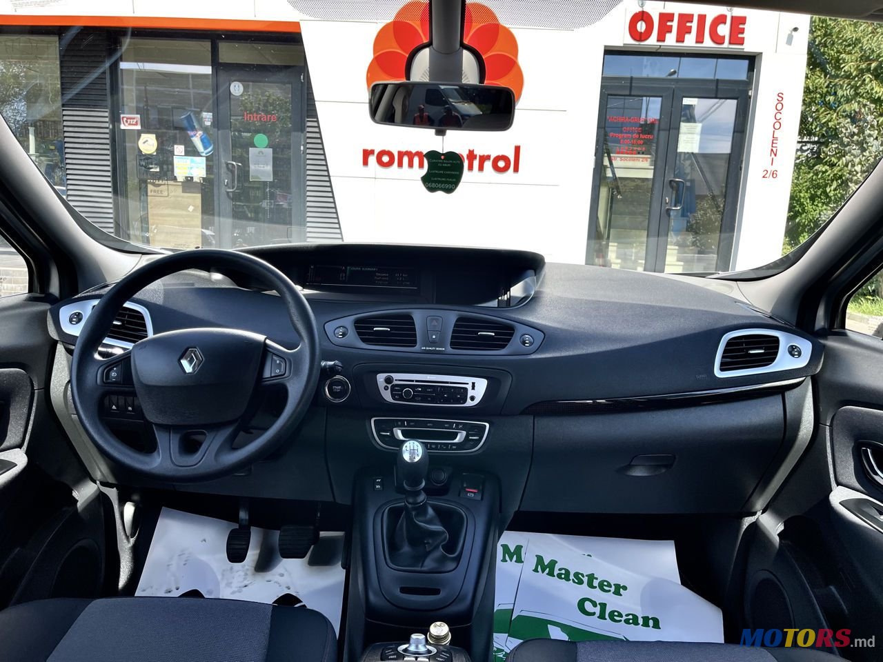 2013' Renault Grand Scenic photo #2