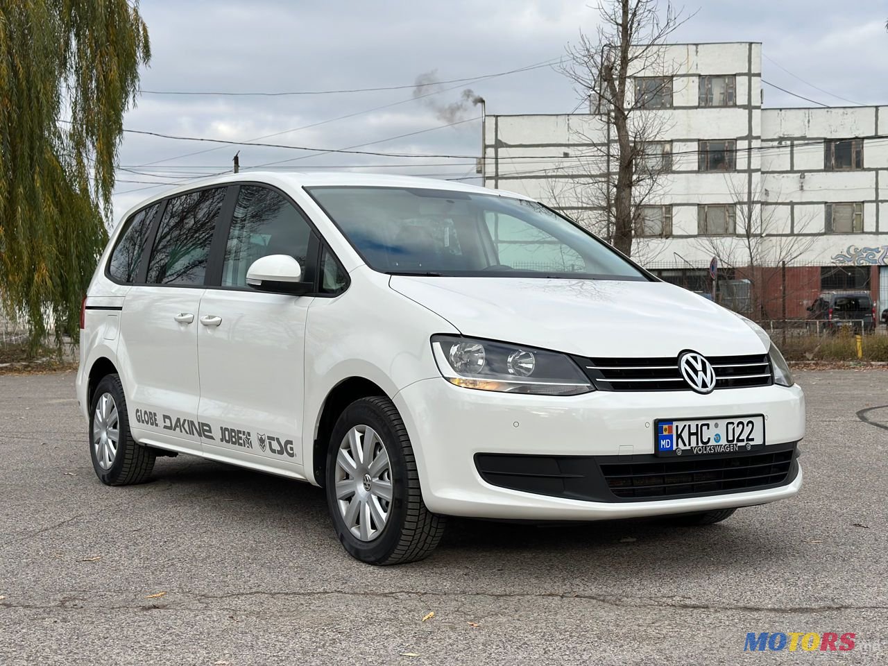 2013' Volkswagen Sharan photo #1
