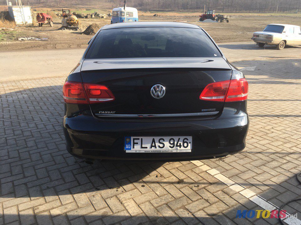 2011' Volkswagen Passat B7 bluemotion photo #2