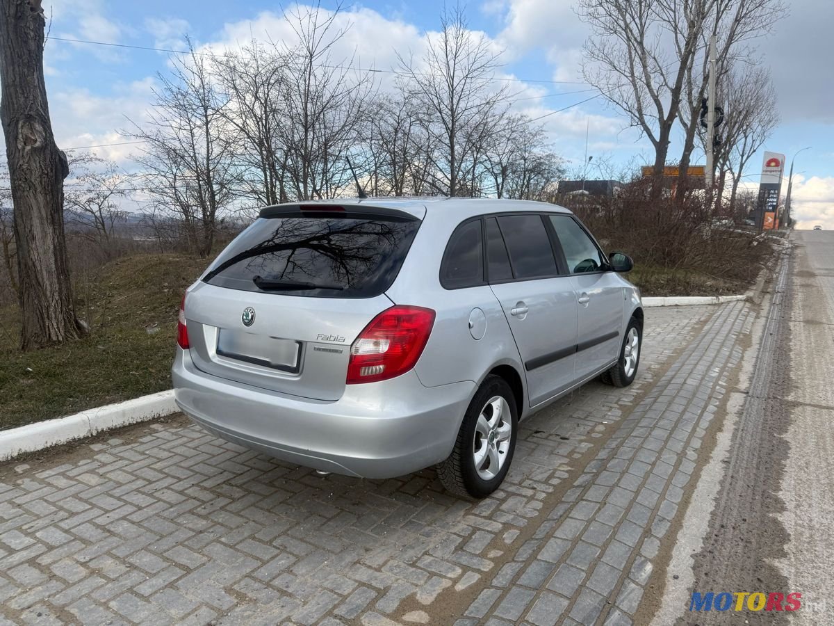 2012' Skoda Fabia photo #3