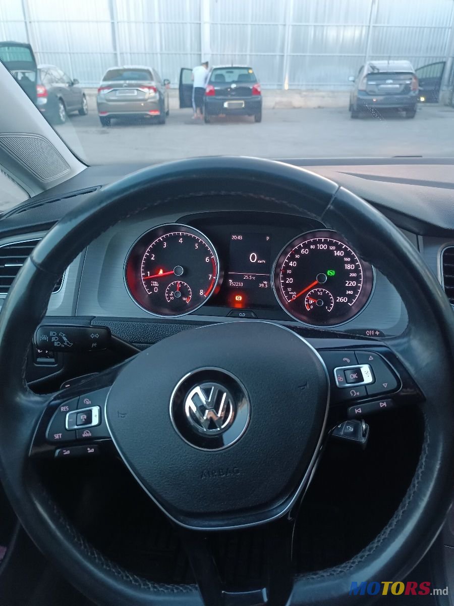 2015' Volkswagen Golf photo #5