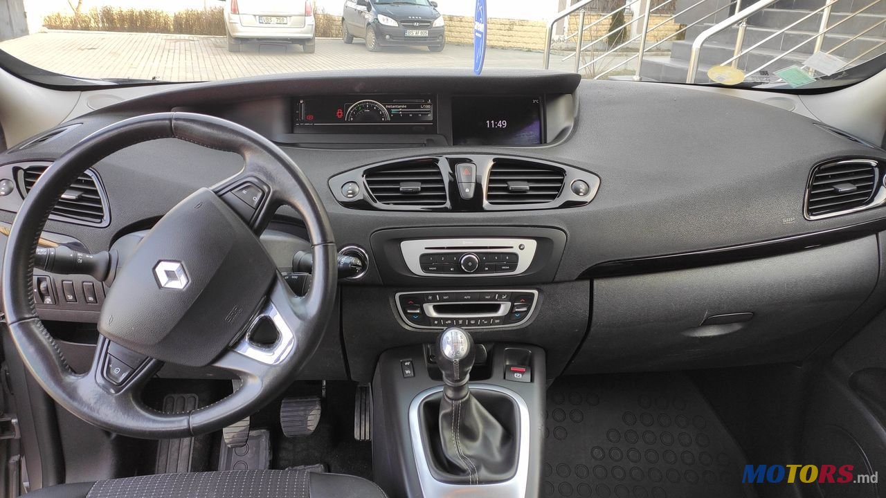 2015' Renault Grand Scenic photo #2