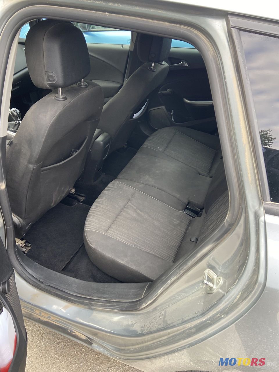 2011' Opel Astra photo #3