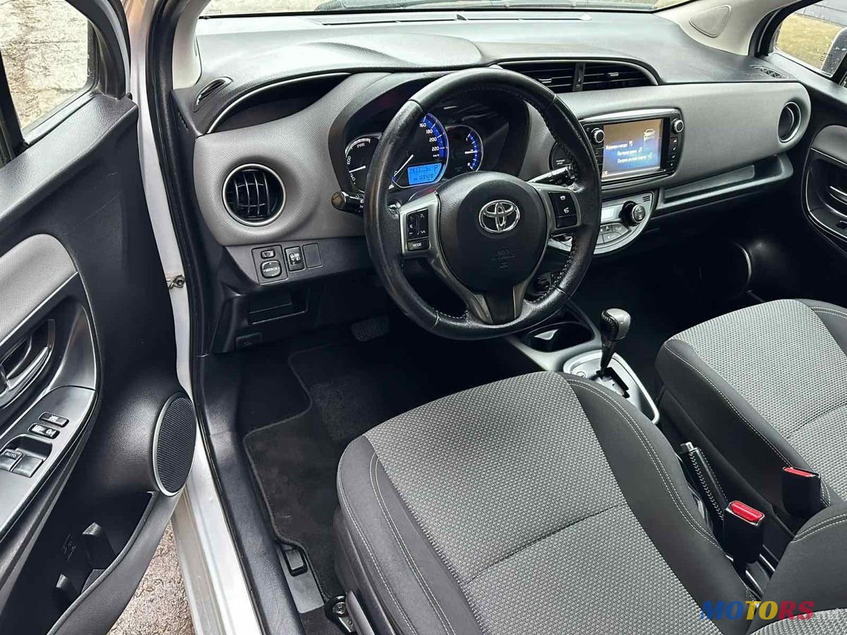 2015' Toyota Yaris photo #5