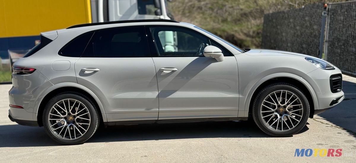 2022' Porsche Cayenne photo #6